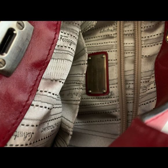 Salvatore Ferragamo Gancio Levante Red Hobo Tags - Picture 7 of 8